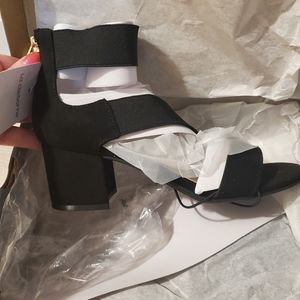 Liz Claiborne black Block heel strap sandal size 7